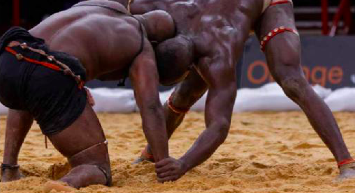 Seuls sur le sable [crochet par la lutte sénégalaise]